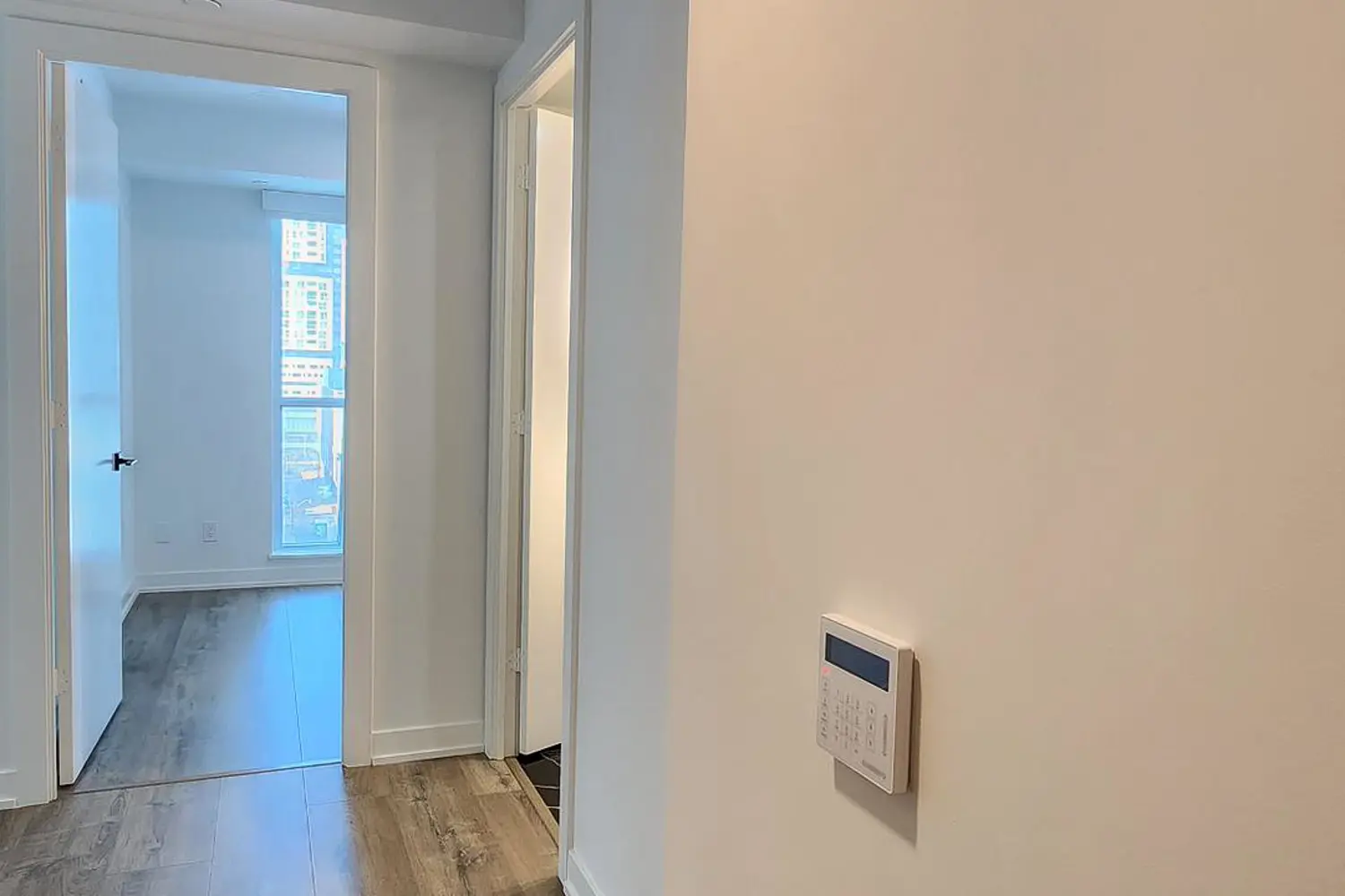 327 King Street 1506 photo 3