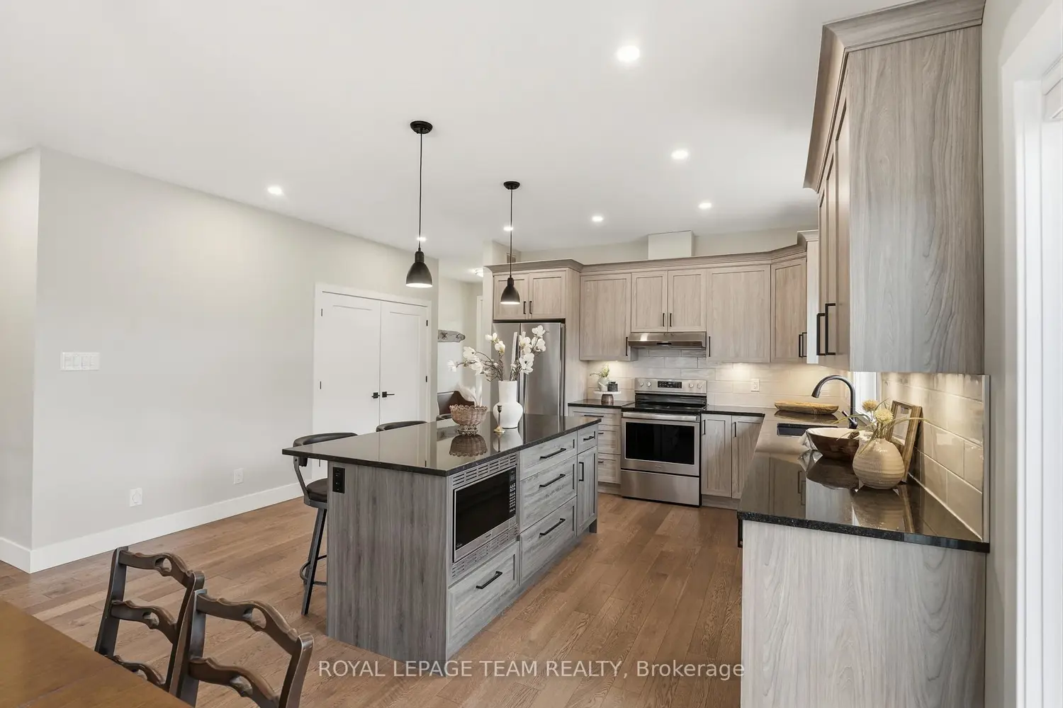 757 Meadowridge Circle photo 3