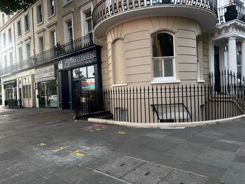Holland Park Avenue, Kensington, London W11