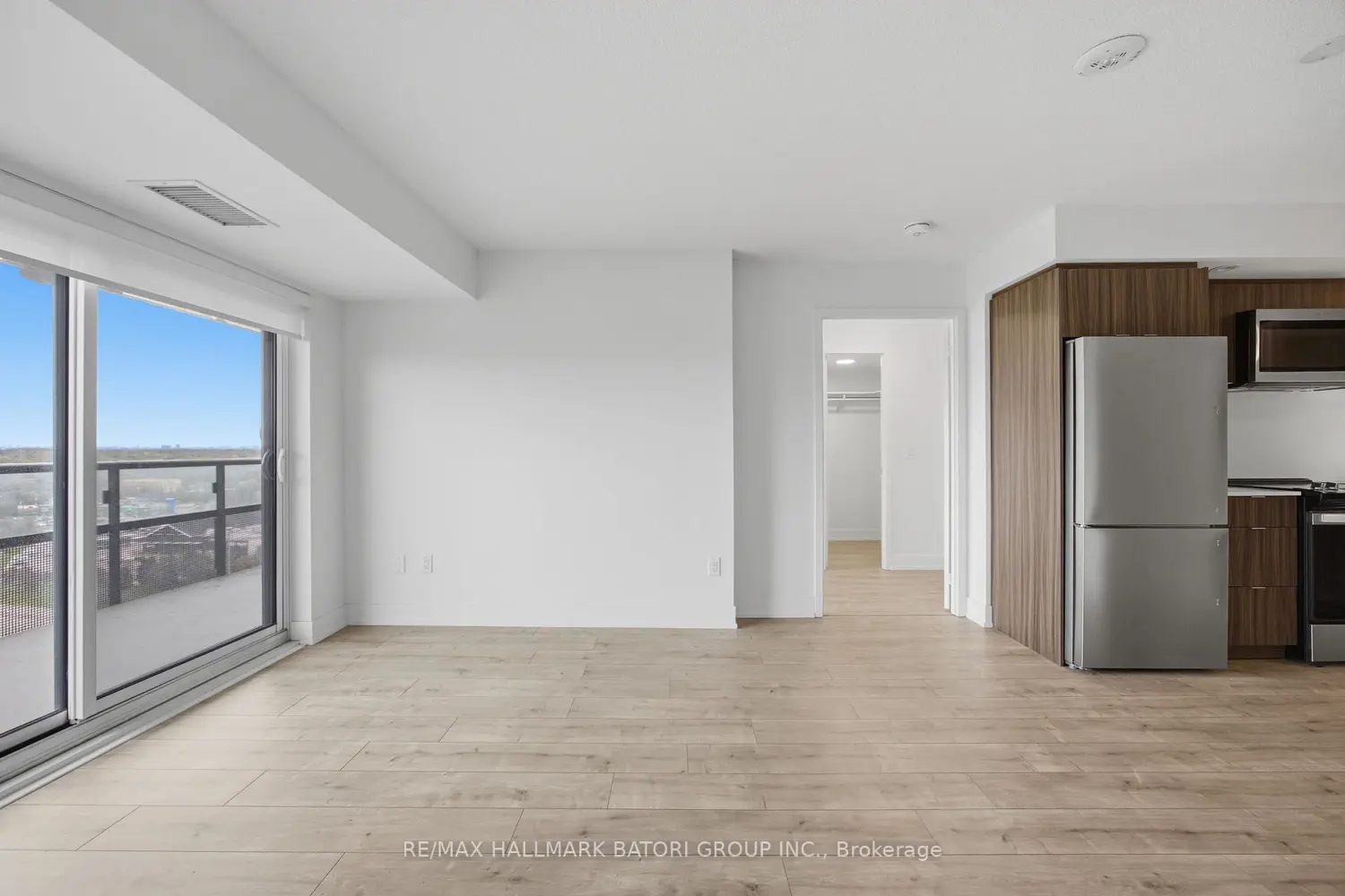 10 Eva Road 1505 photo 3