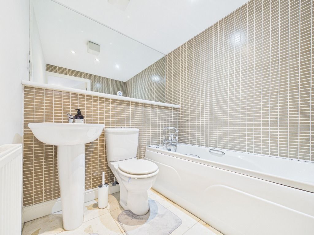 Additional image 12 of 2 bed flat for salePark Holme Court, Hamilton, South Lanarkshire ML3