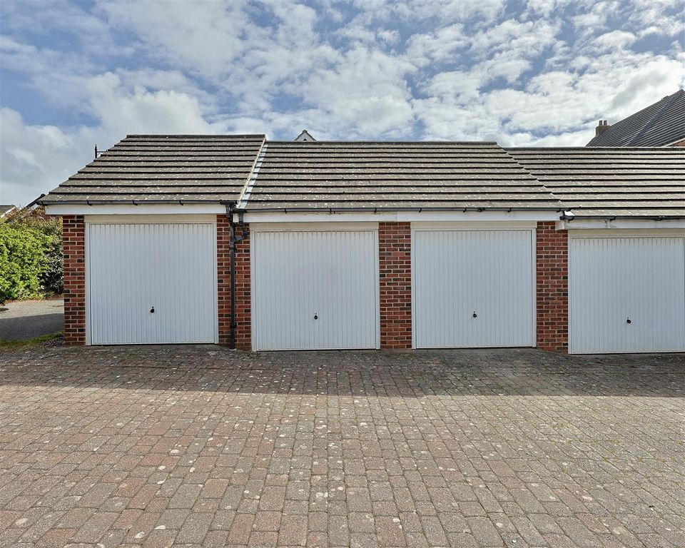 Additional image 37 of 5 bed end terrace house for saleFeatherstone Grove, Newcastle Upon Tyne NE3
