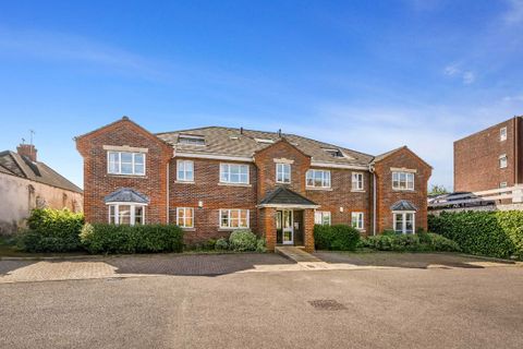 Amelia Close, Acton W3