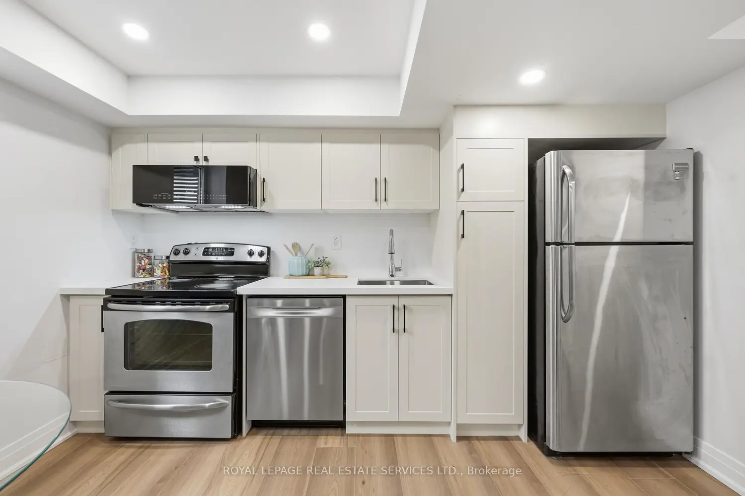 Additional image 13 of 1332 Quinpool Court