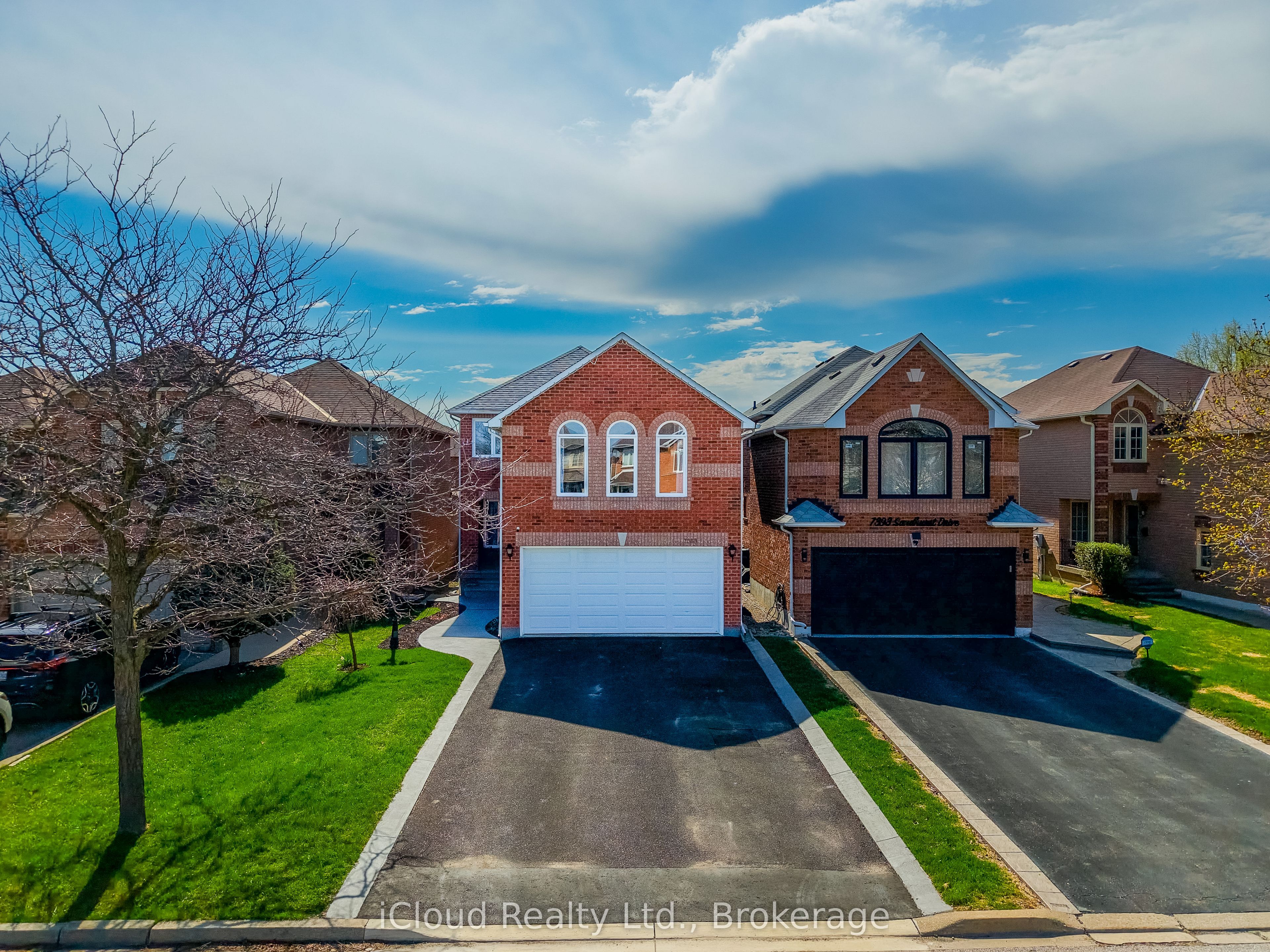 7389 Sandhurst Drive, Mississauga, ON, L5N 7G6