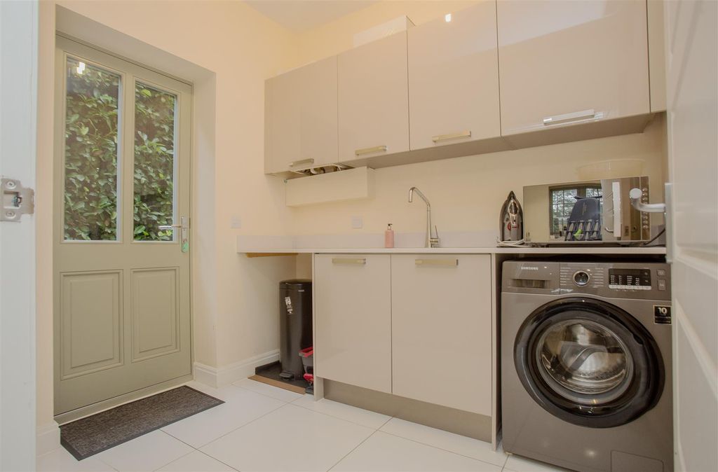 Additional image 14 of 5 bed detached house for saleVawser Crescent, Peterborough PE3