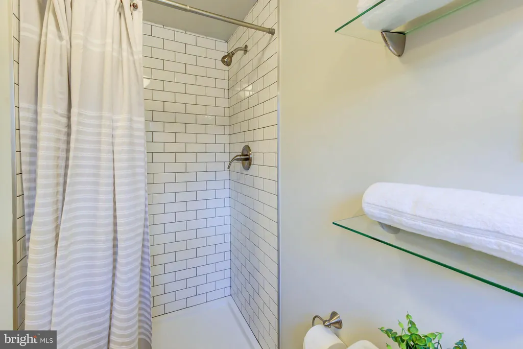 Additional image 12 of 775 Hobart Place NW, Washington, DC 20001