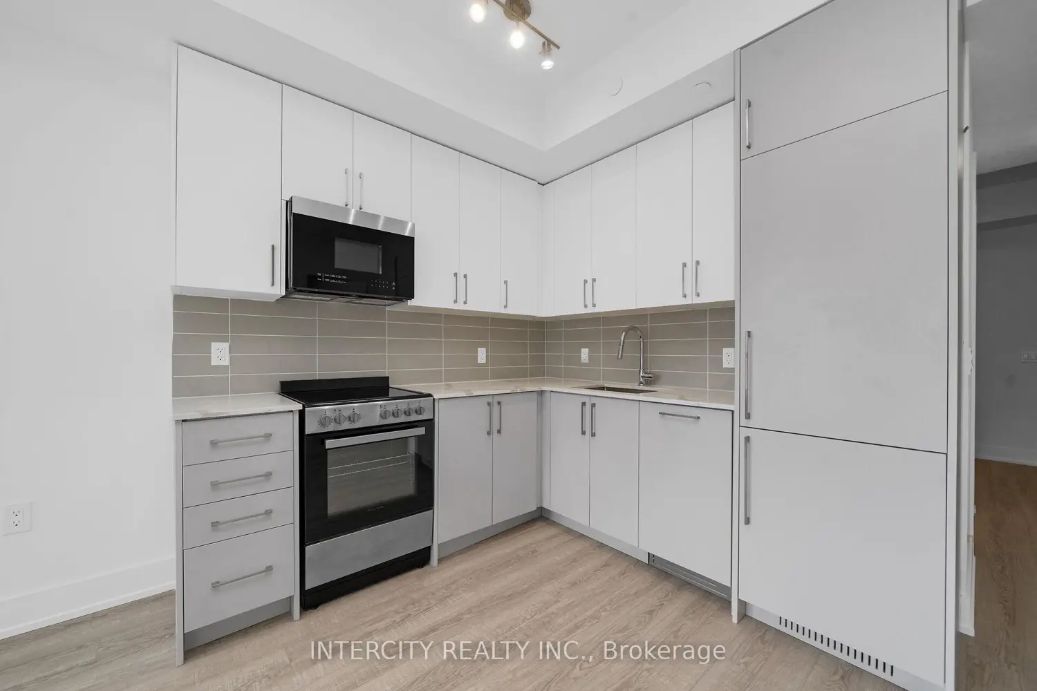 Additional image 8 of 2075 King Road 312