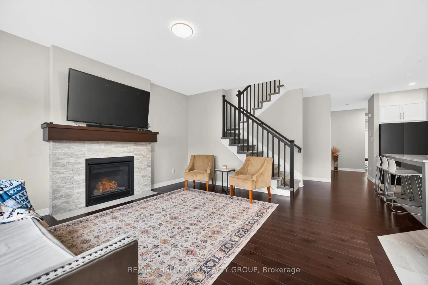 843 Sendero Way photo 2