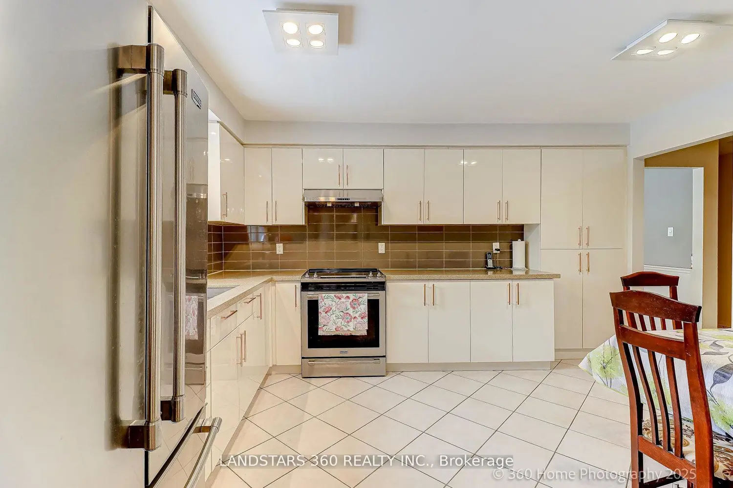 31 Whitehorn Crescent photo 5