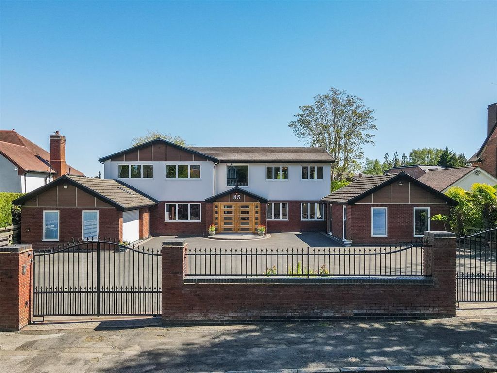 4 bed detached house for saleAlderbrook Road, Solihull B91