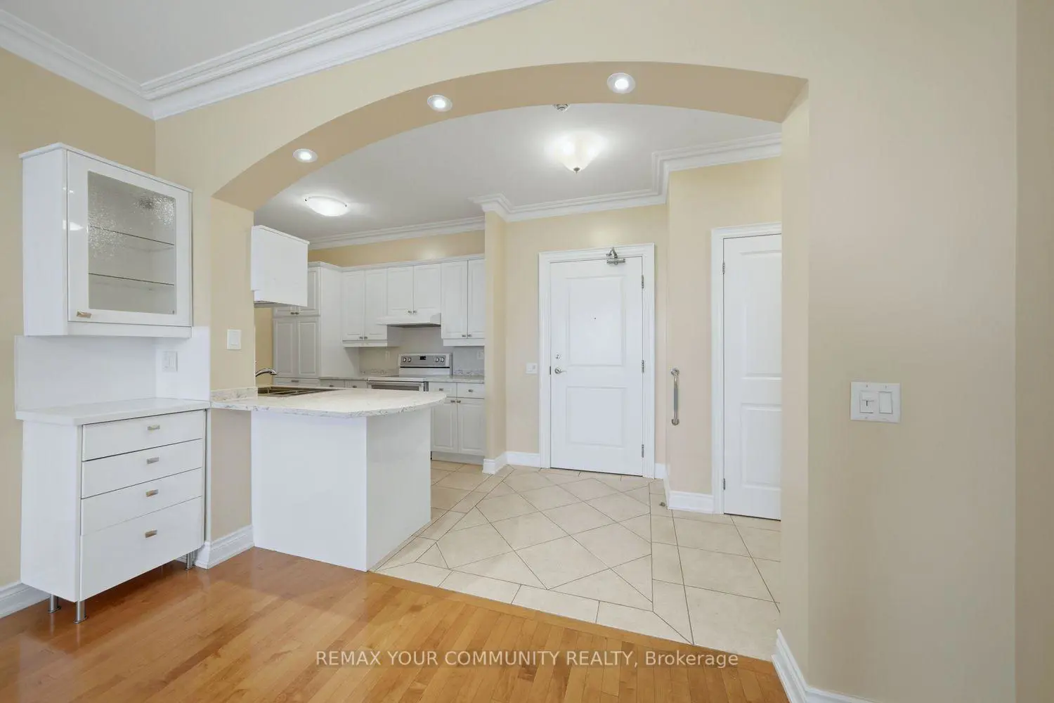 Additional image 9 of 9519 Keele Street 313