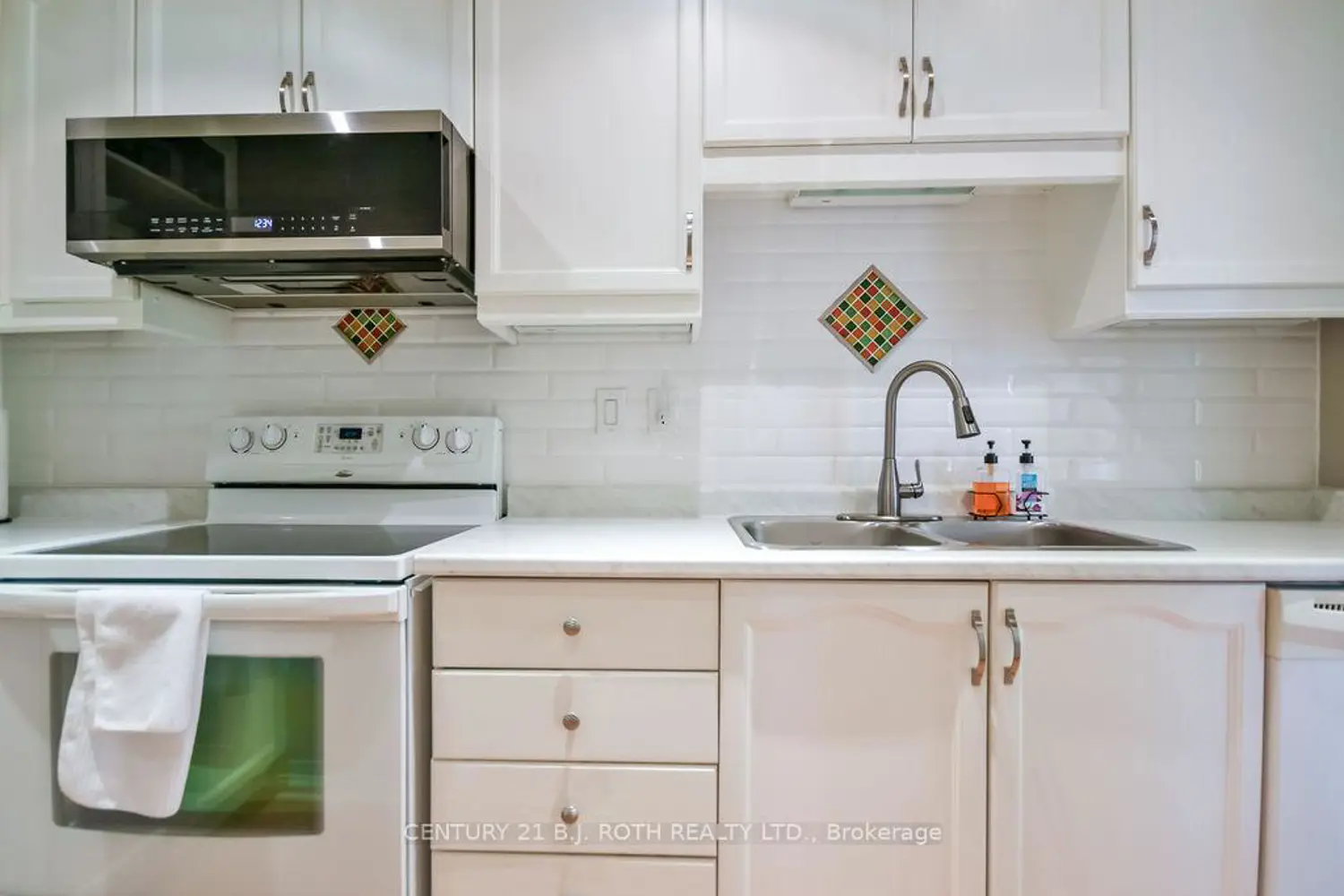 Additional image 8 of 492 Laclie Street 10