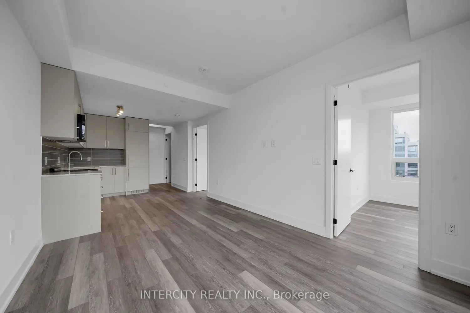 Additional image 9 of 2075 King Road 316