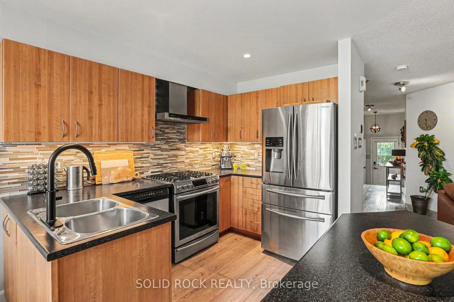 Additional image 6 of 2064 Dunollie Crescent