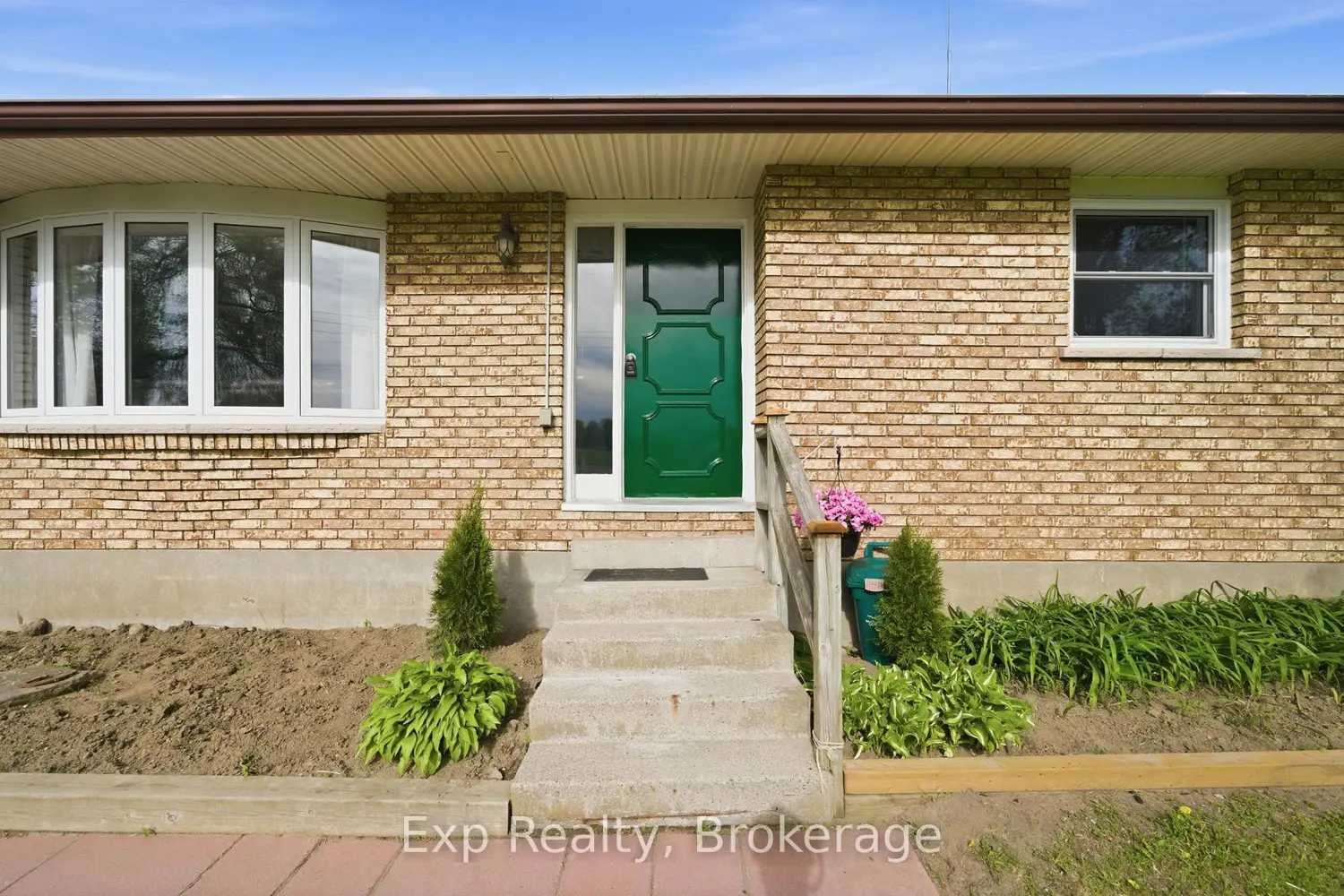 703 Stewart Road photo 3