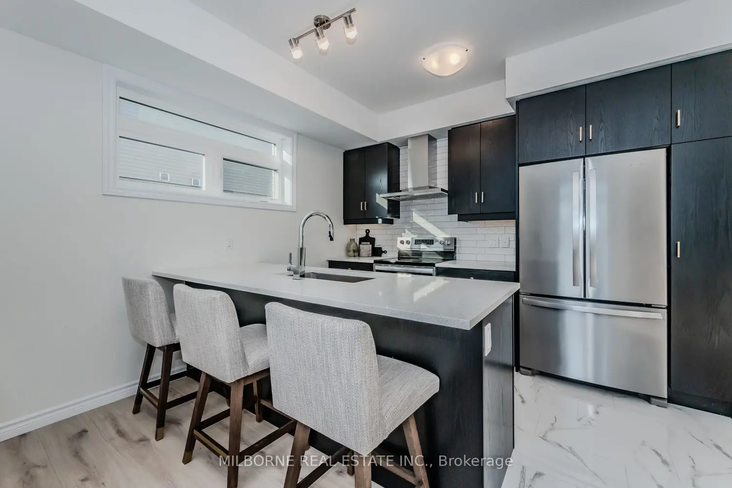 36 Thatcher Drive photo 5