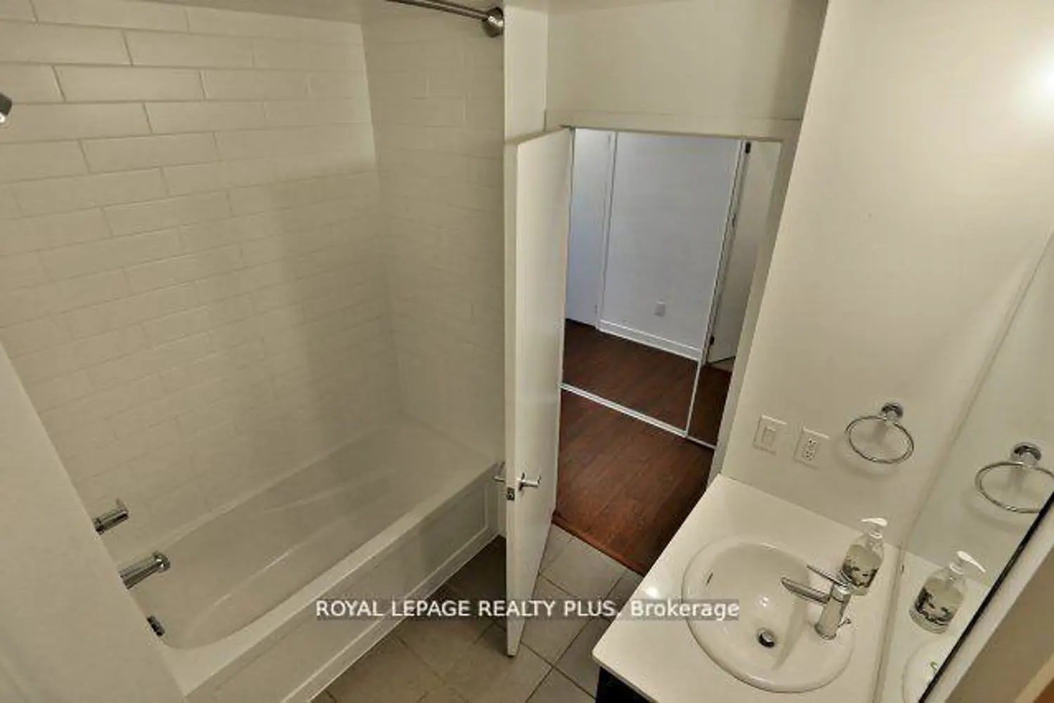 Additional image 11 of 360 Square One Drive 812