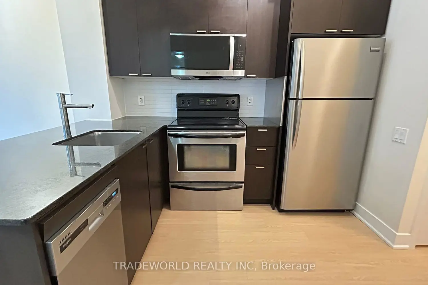 23 Sheppard Avenue 301 photo 3