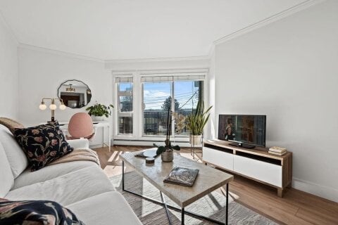 Additional image 7 of 235 4th Street W, North Vancouver, BC, V7M 1H8