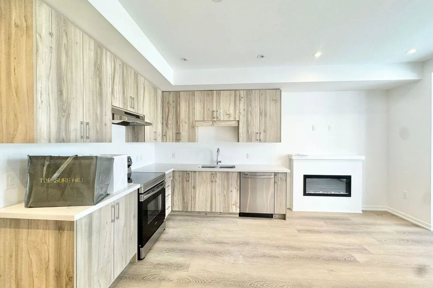 49 Kingbird Common