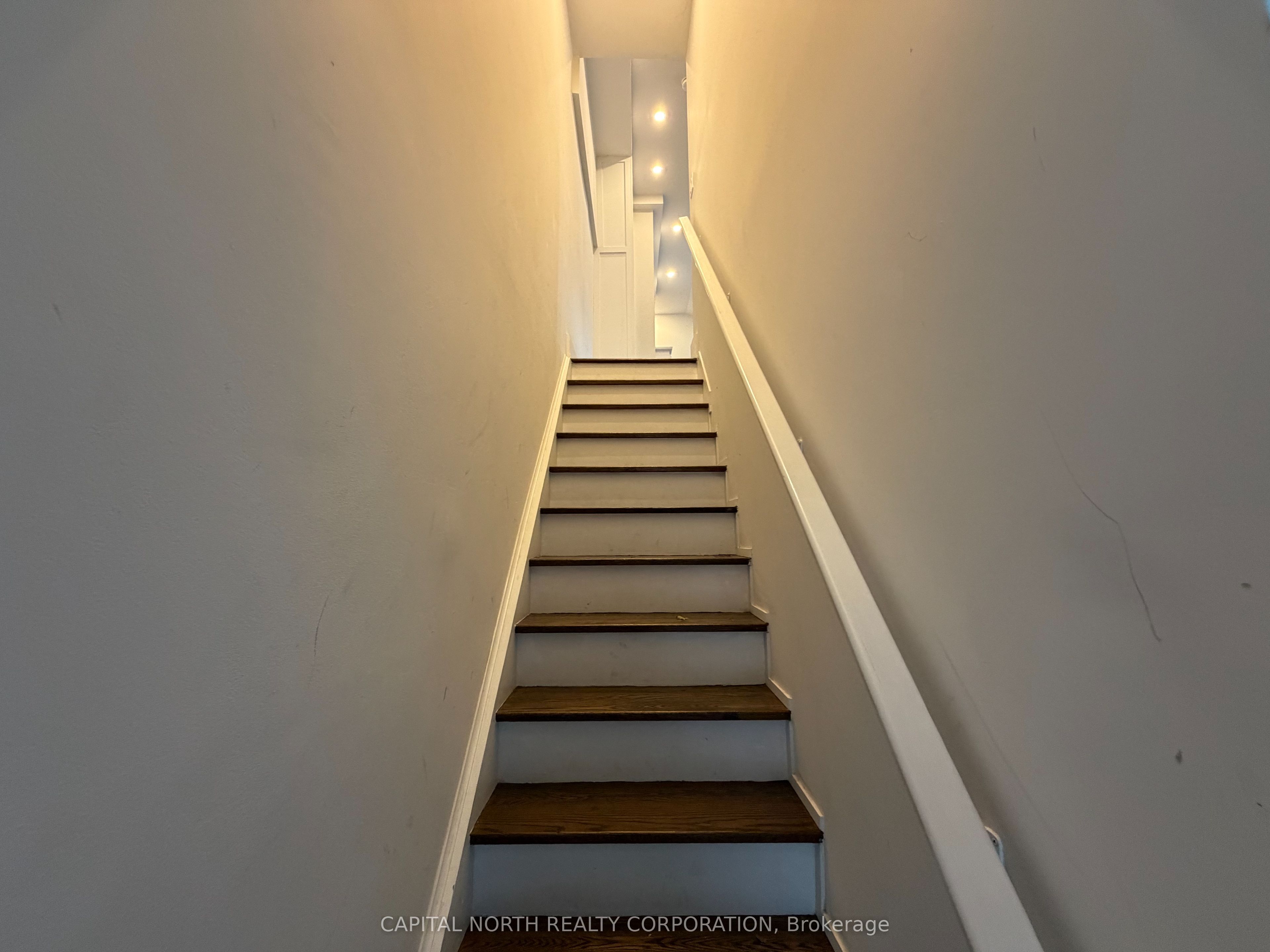 Additional image 3 of Upper-43 Glen Manor Drive, Toronto, ON, M4E 2X5