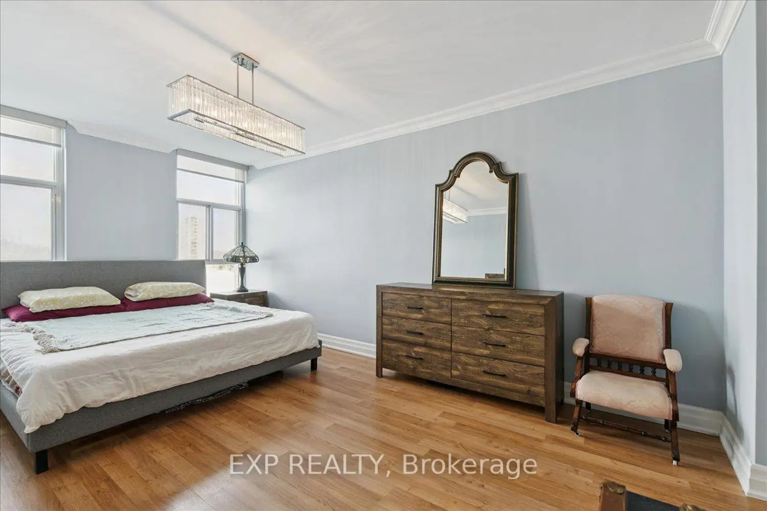 44 Longbourne Drive 412 photo 5