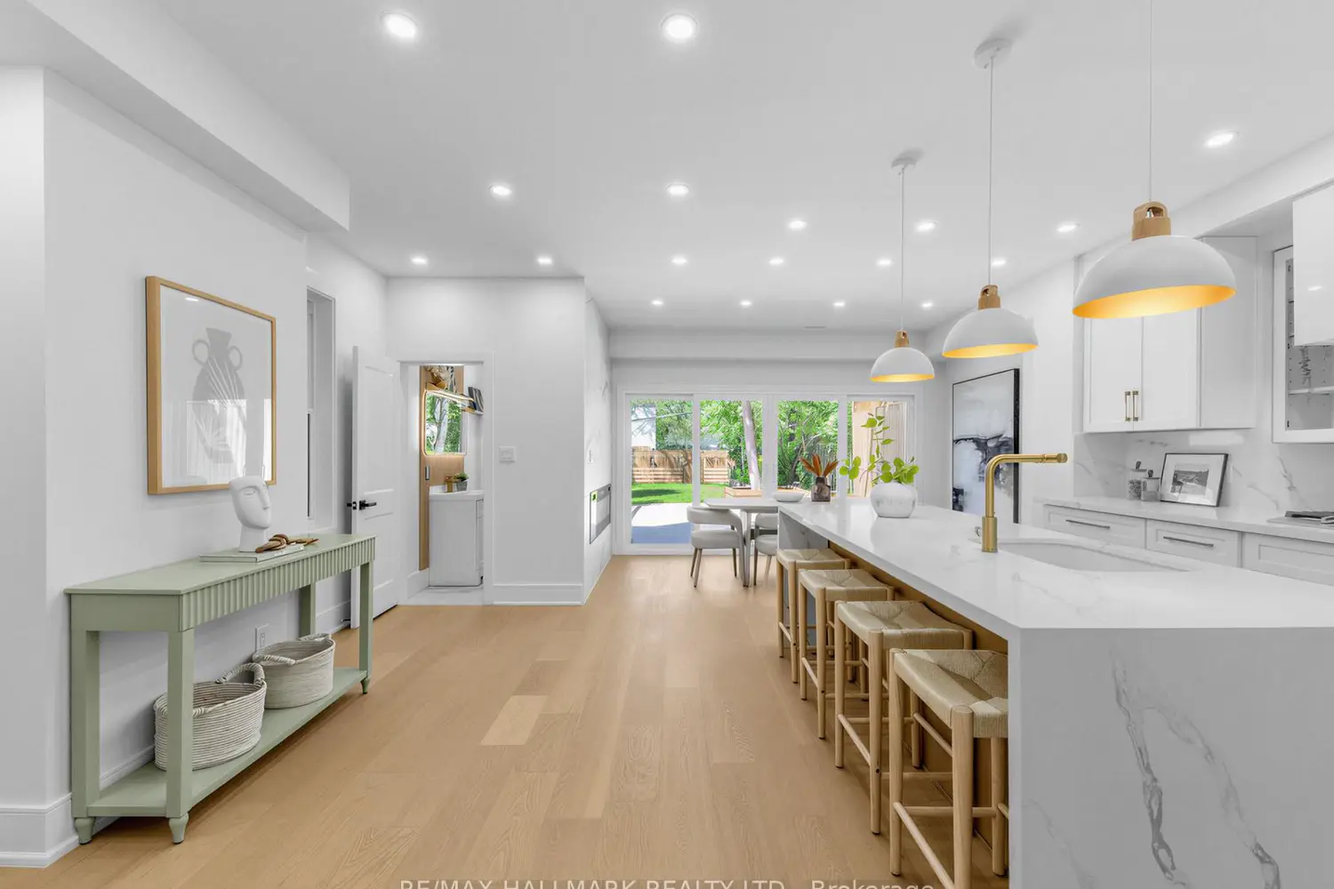 208 Gainsborough Road photo 4