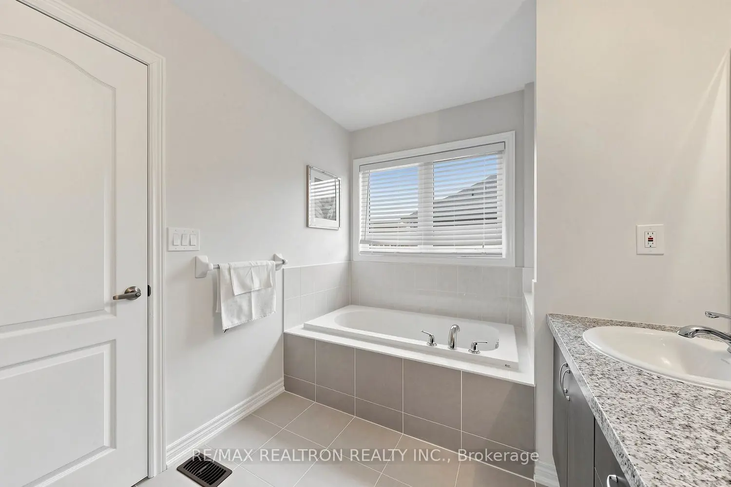 Additional image 7 of 39 Collier Crescent