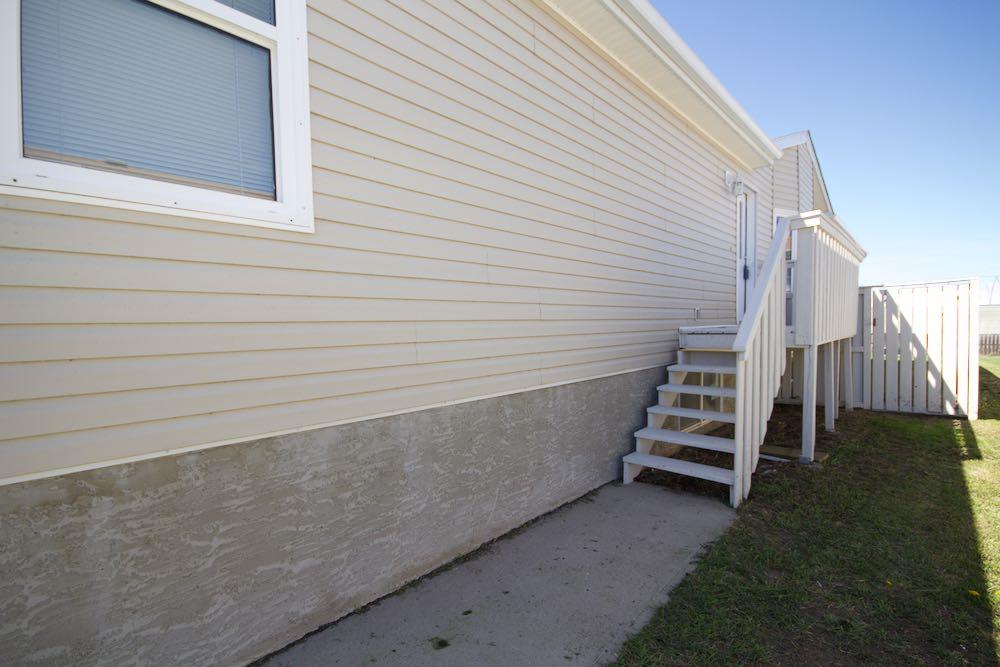 Additional image 2 of 323 2 Street NW, Redcliff, AB, T0J 2P2