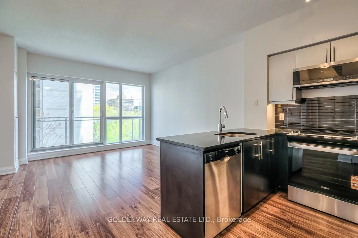 83 Redpath Avenue 401 photo 3