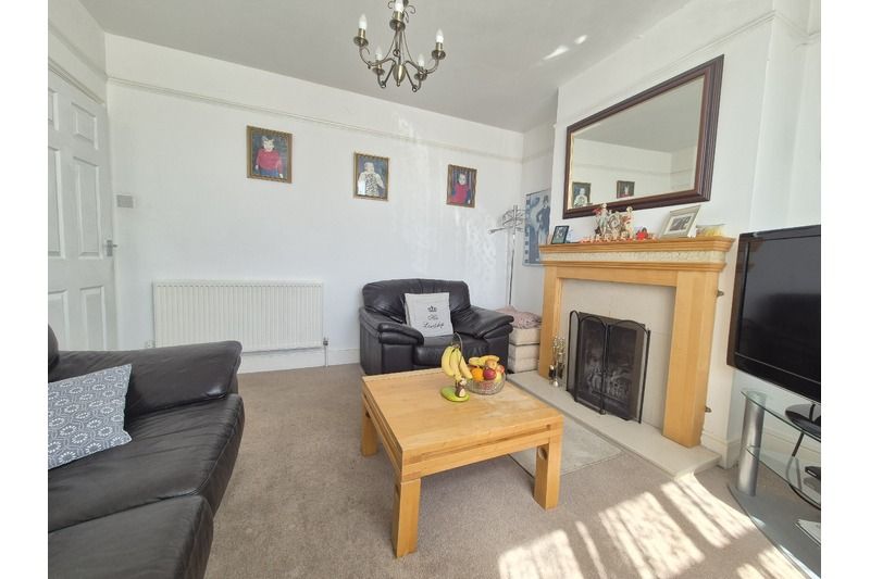 3 bed semi-detached house for saleDumpton Park Drive, Thanet, Ramsgate CT11 photo 4