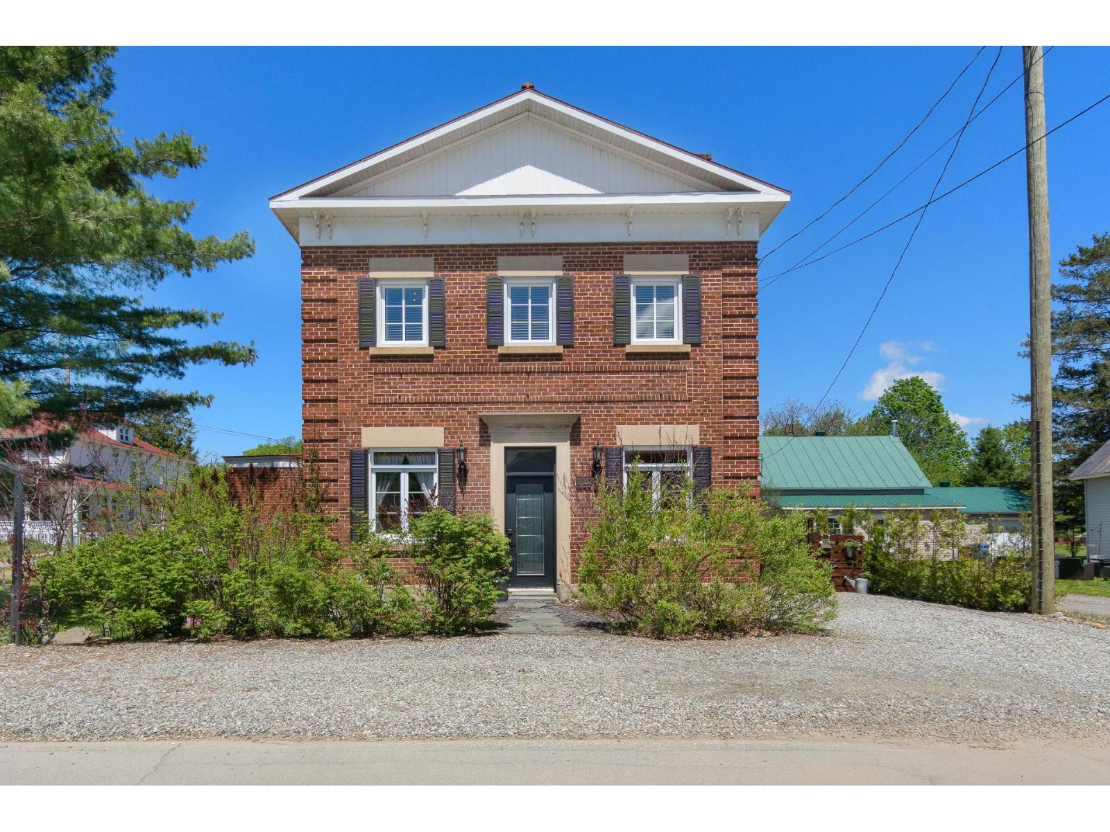 596 Rue Main