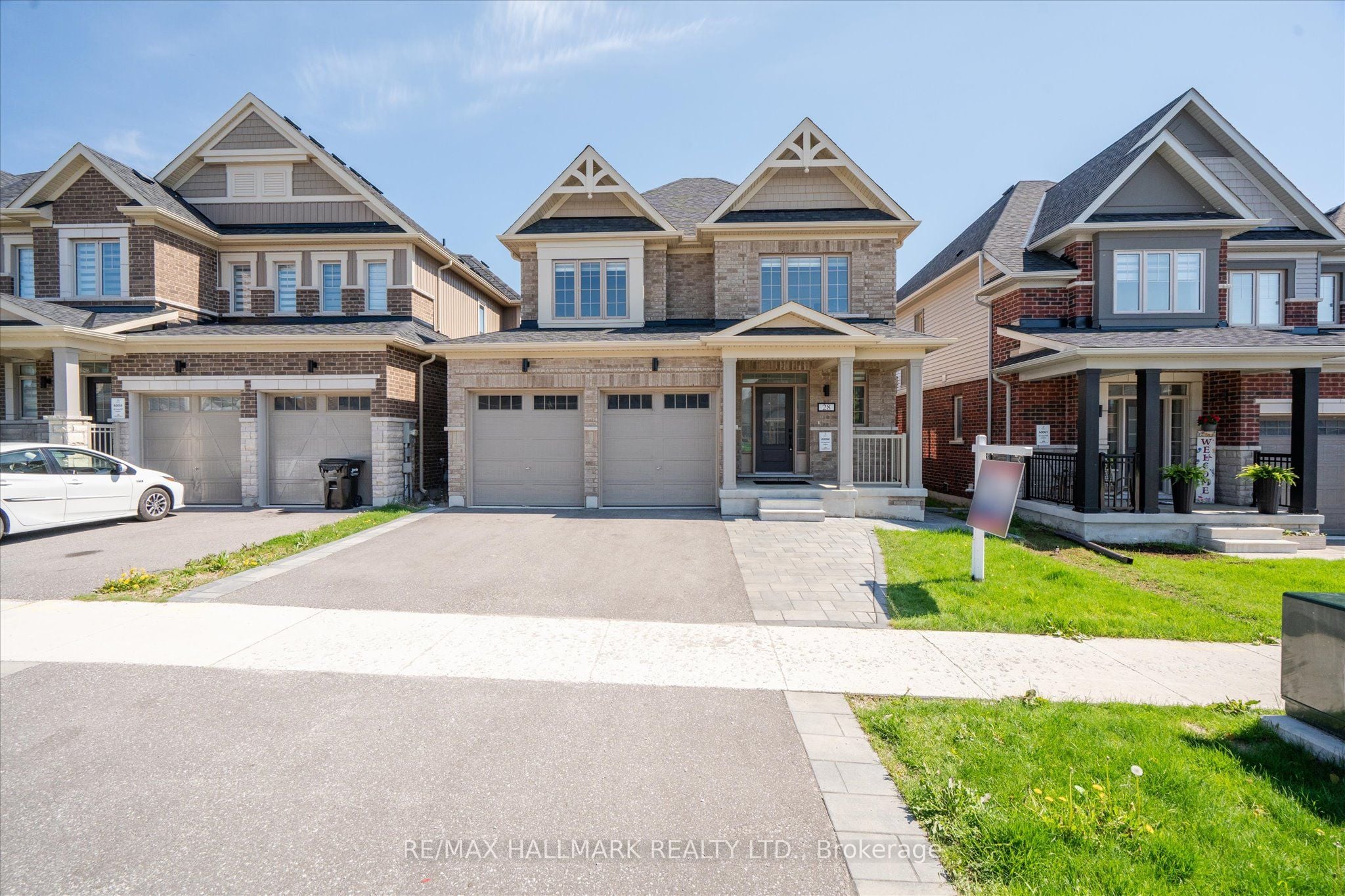 28 Copperhill Heights, Barrie, ON, L9J 0L1