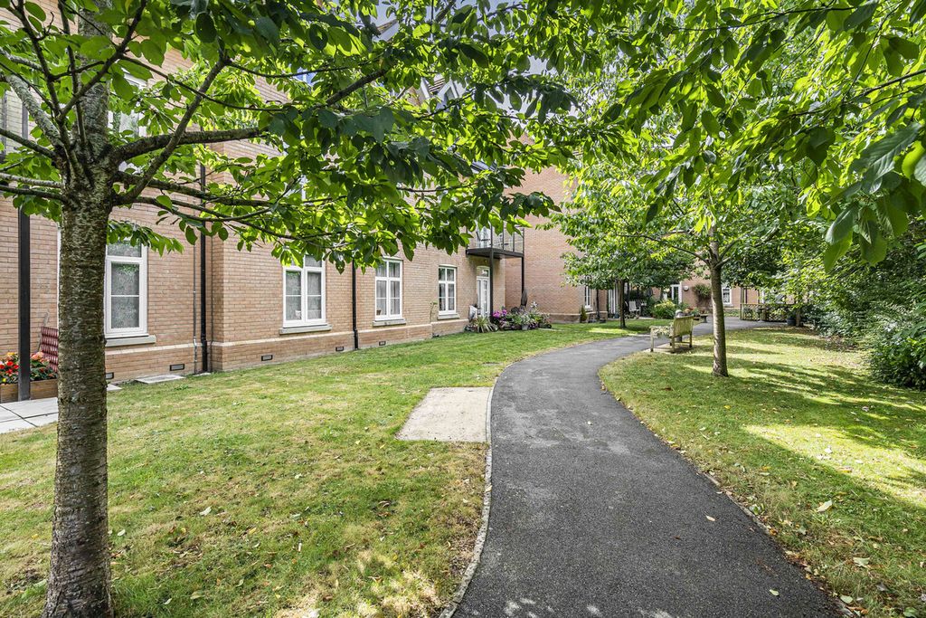 Additional image 13 of 2 bed flat for saleThe Moors, Kidlington OX5