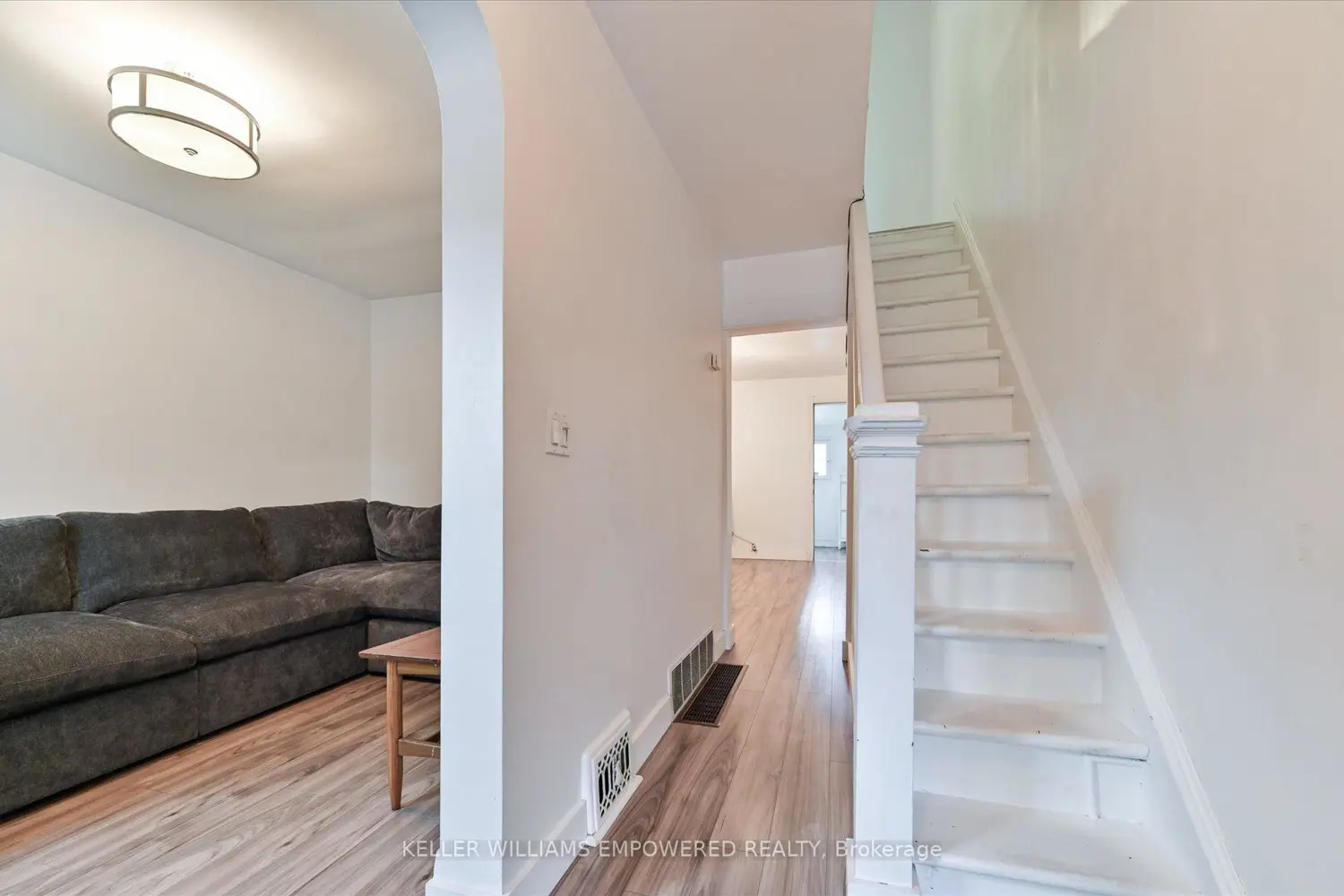 212 Silverthorn Avenue photo 2