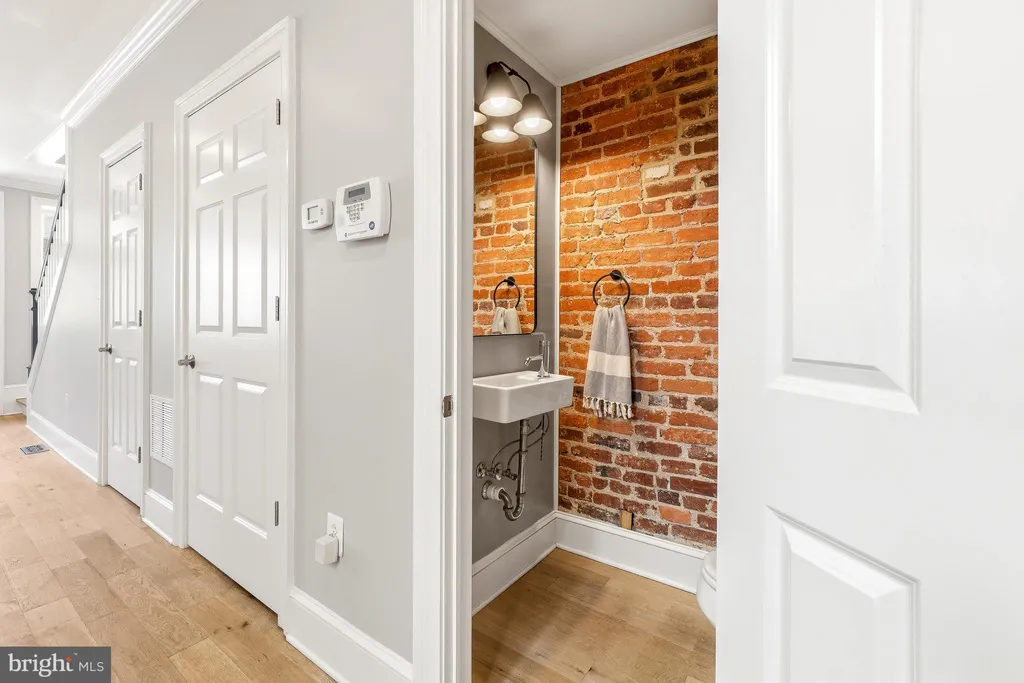 Additional image 20 of 822 11th Street NE, Washington, DC 20002