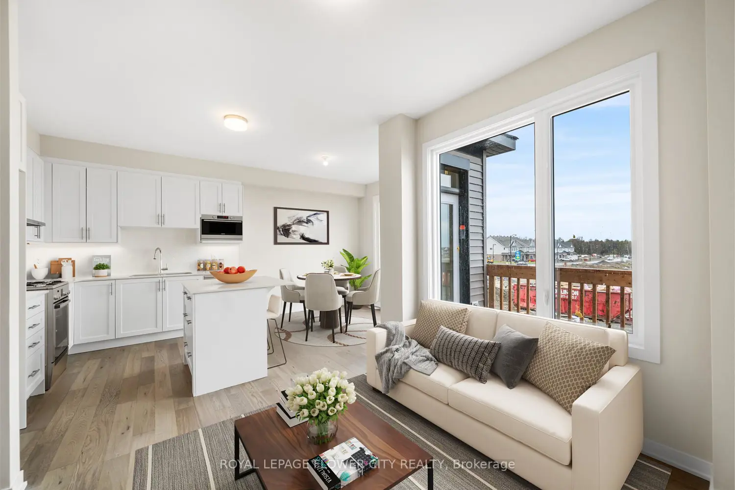 283 Les Emmerson Drive photo 3