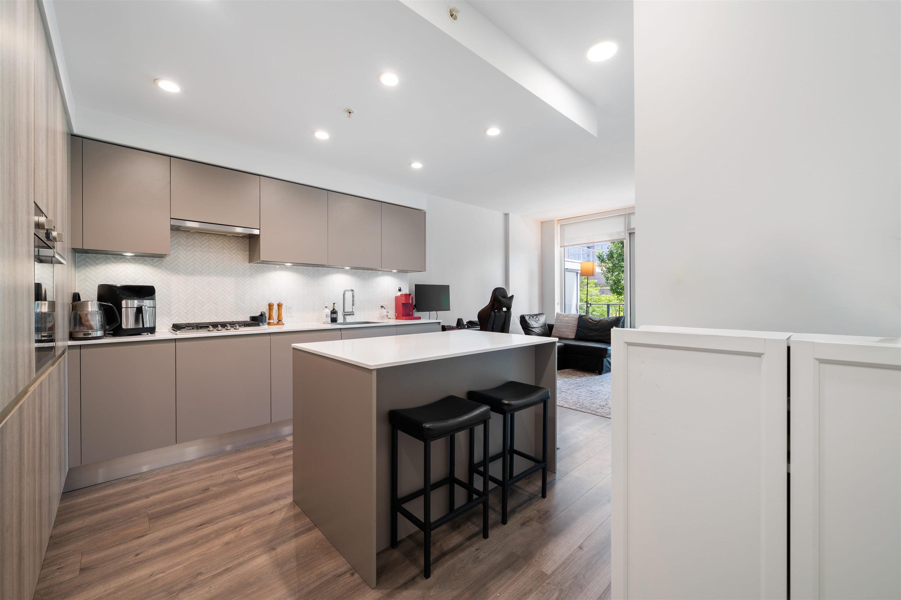 Additional image 3 of 202-3809 Evergreen Place, Burnaby, BC, V3J 0M1