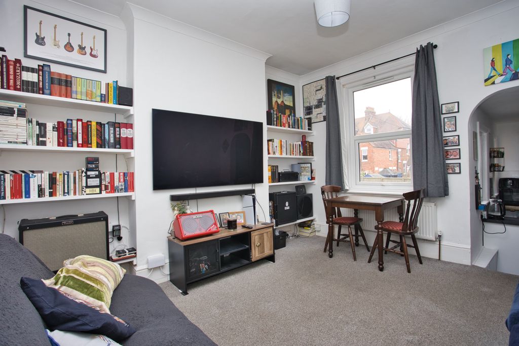 2 bed flat for saleCheriton Road, Folkestone CT19 photo 2