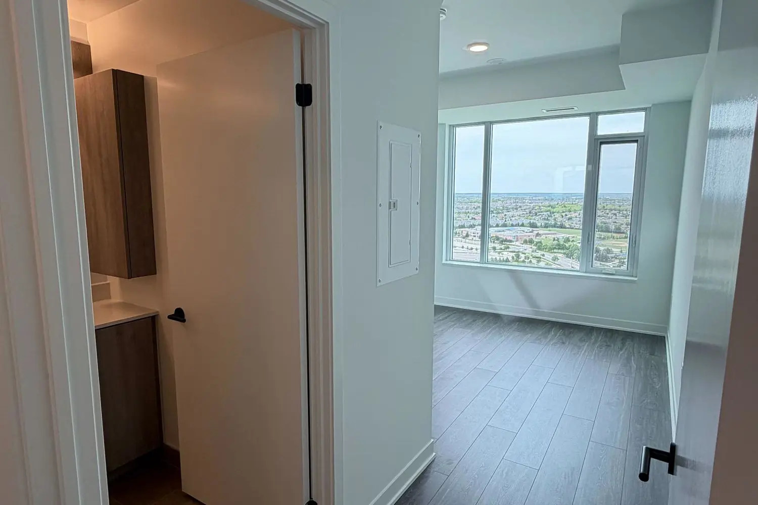 Additional image 17 of 2495 Eglinton Avenue 2409