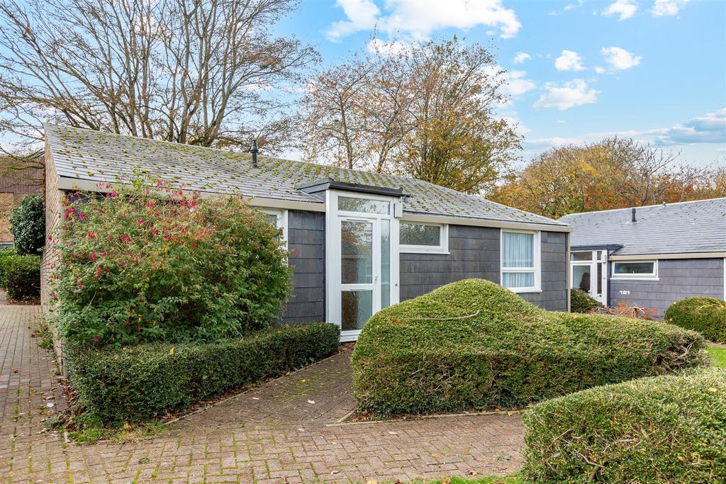 2 bed detached bungalow for saleKnights Croft, New Ash Green DA3