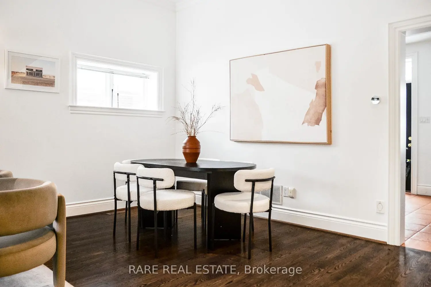 33 Red Deer Avenue photo 4