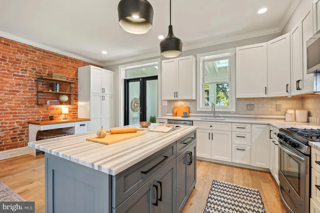 Additional image 16 of 822 11th Street NE, Washington, DC 20002