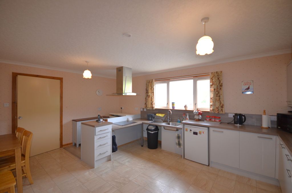 4 bed detached house for saleLochs HS2 photo 2