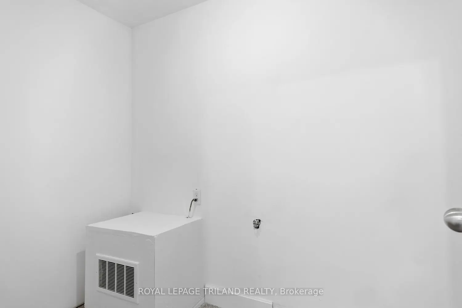 Additional image 4 of 1994 Foxridge Crescent