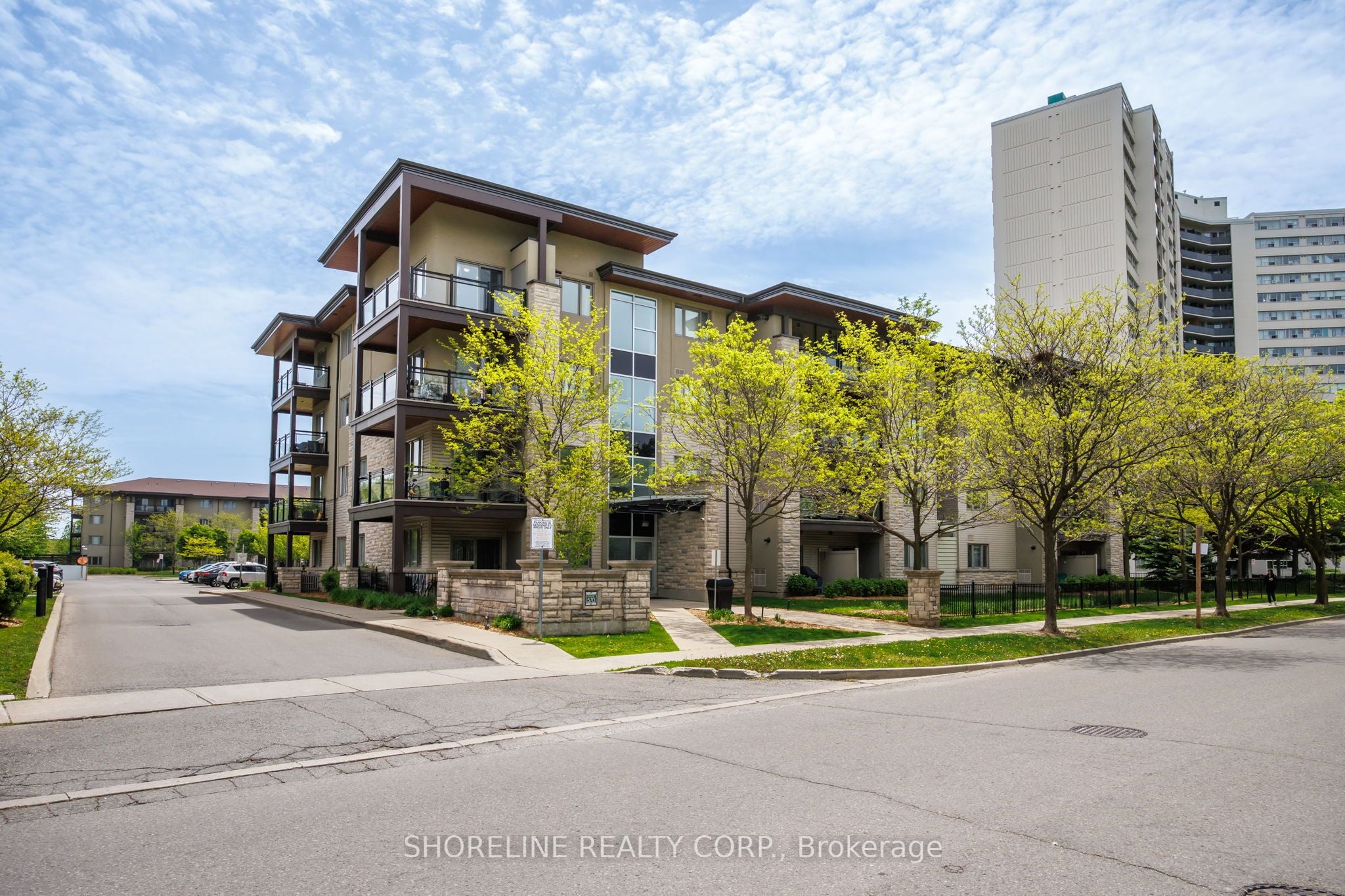 401-570 Lolita Gardens, Mississauga, ON, L5A 0A1