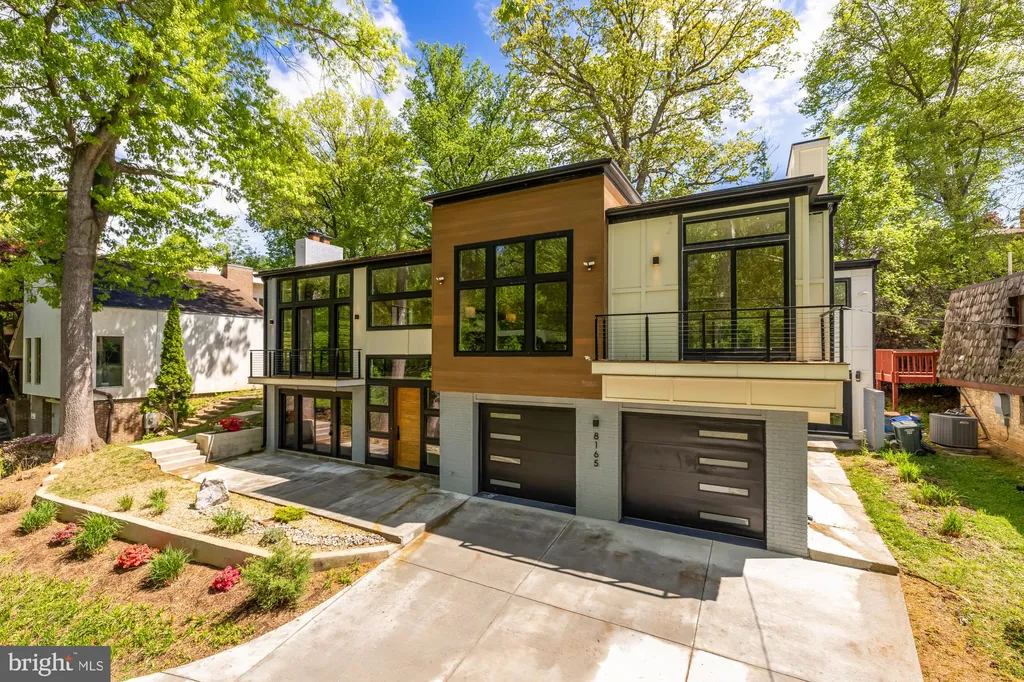 8165 E Beach Drive NW, Washington, DC 20012