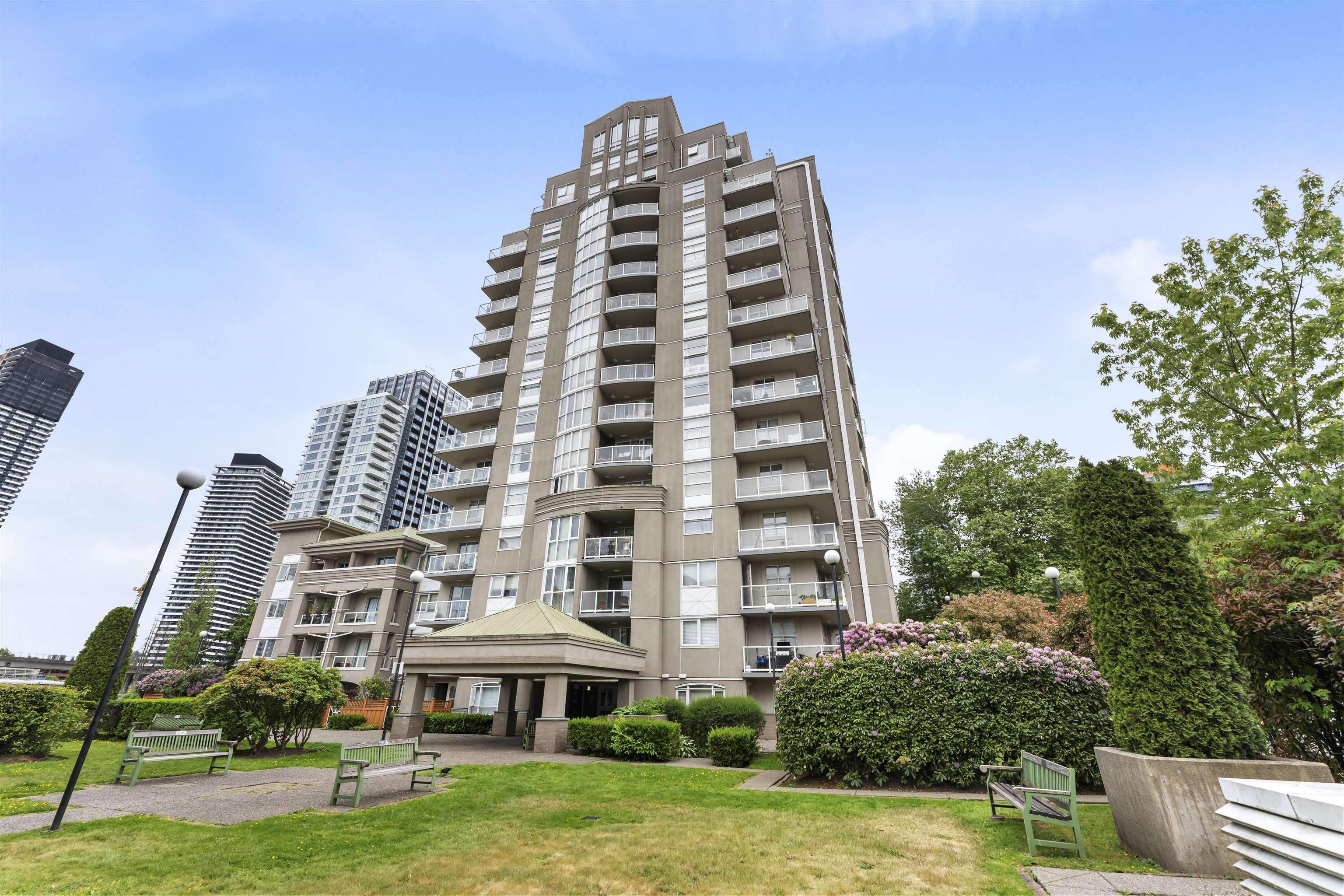 1604-10523 University Drive, Surrey, BC, V3T 5T8