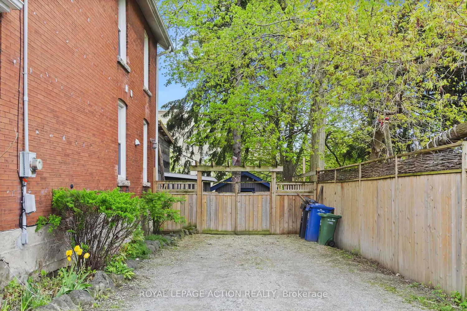 326 Waterloo Avenue photo 3